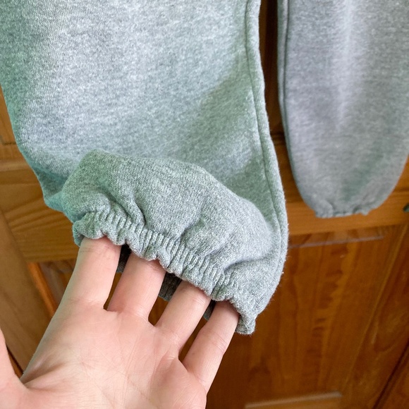 Boy’s size 18-20 Soffe University of Tennessee gray sweatpants with UT emblem - Picture 4 of 7